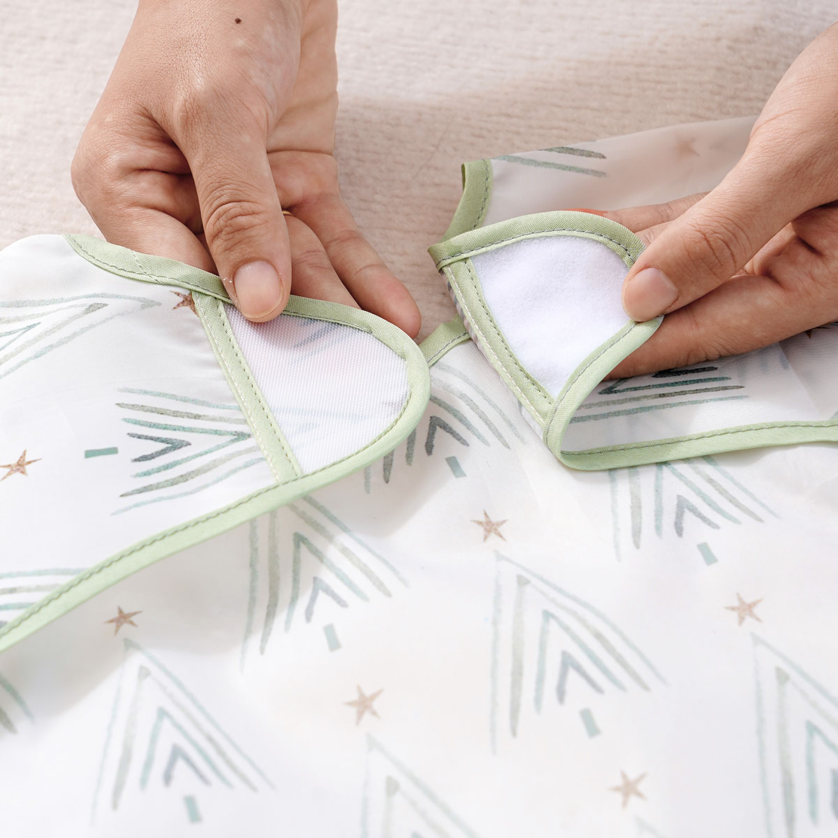 Long-Sleeve Baby Bib Machine W - Bib Long Sleeve のレビューと価格